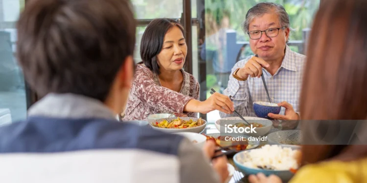 與子女同住也不鬧彆扭：長者與家人溝通祕訣